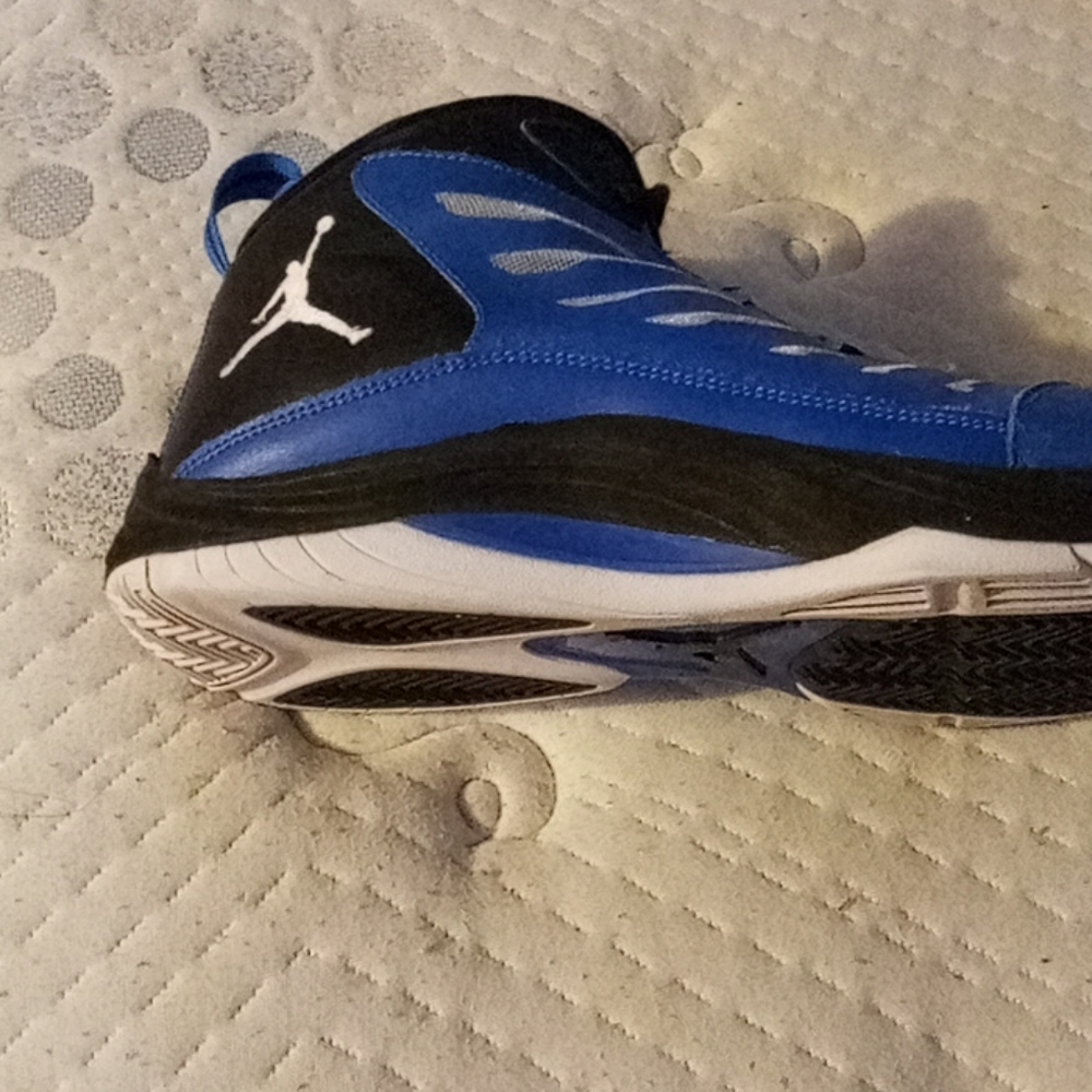 Shoes - Picture 2 of 4
